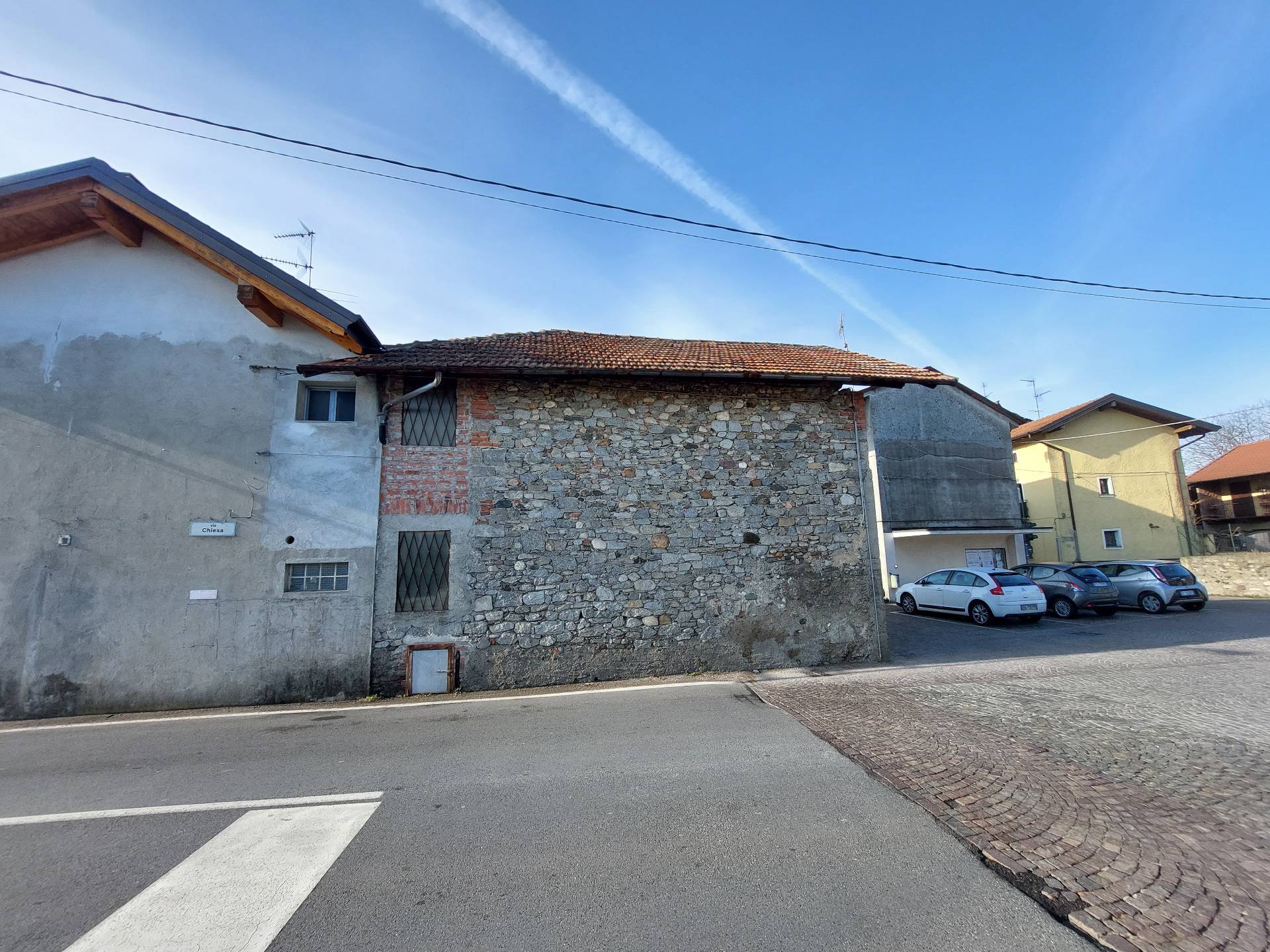 Box/Garage 68mq in vendita a Gattico-Veruno