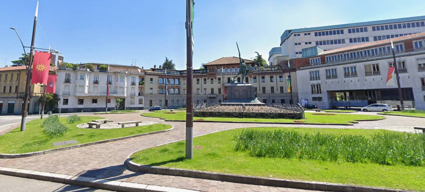 Ufficio in affitto a Legnano, Centro