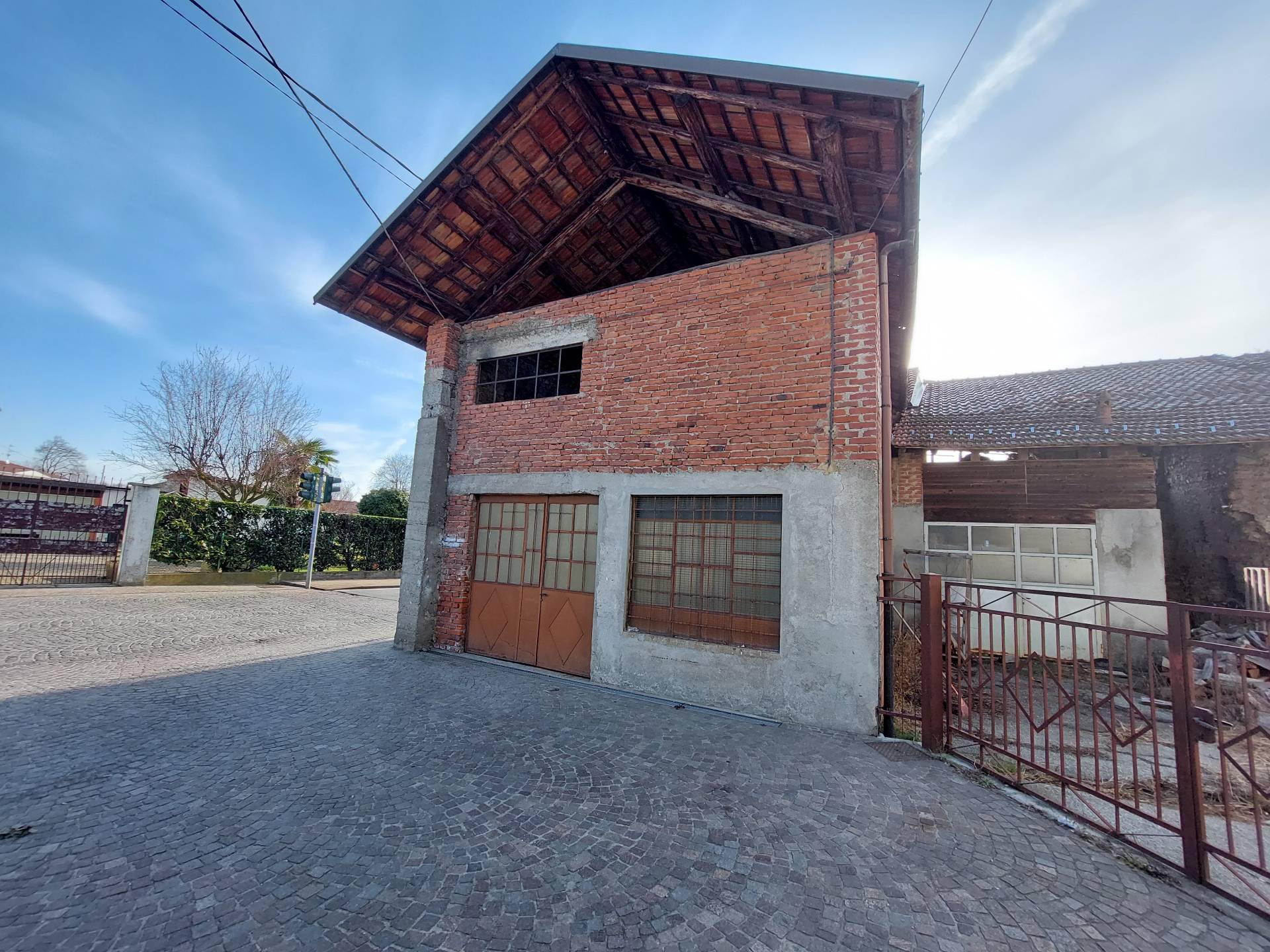 Box o garage in vendita a Gattico-Veruno