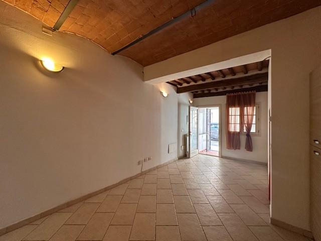 Trilocale con terrazzo a Cascina