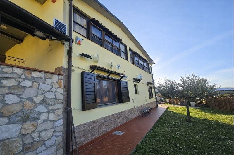 Quadrilocale con giardino a Pontedera