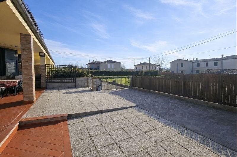 Quadrilocale con giardino a Pontedera