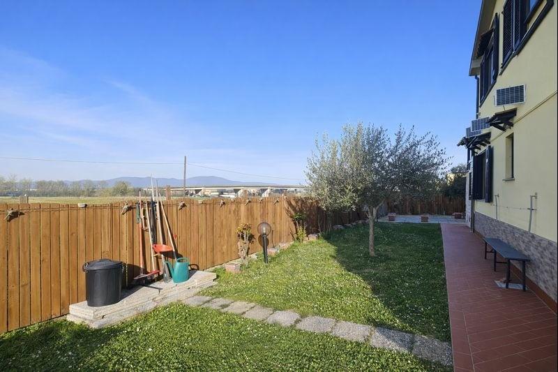 Quadrilocale con giardino a Pontedera