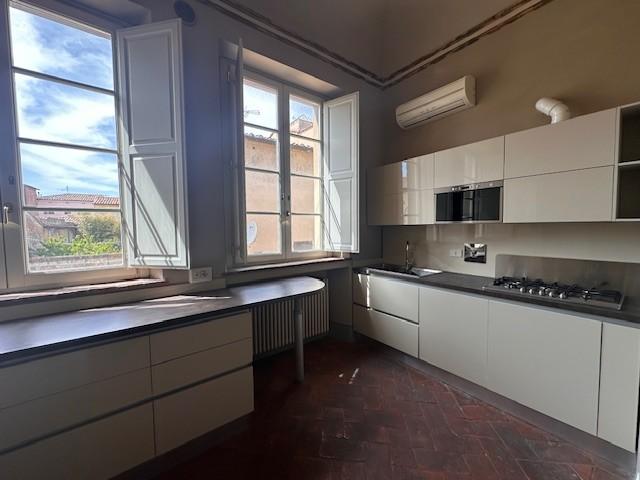 Quadrilocale in affitto a Cascina