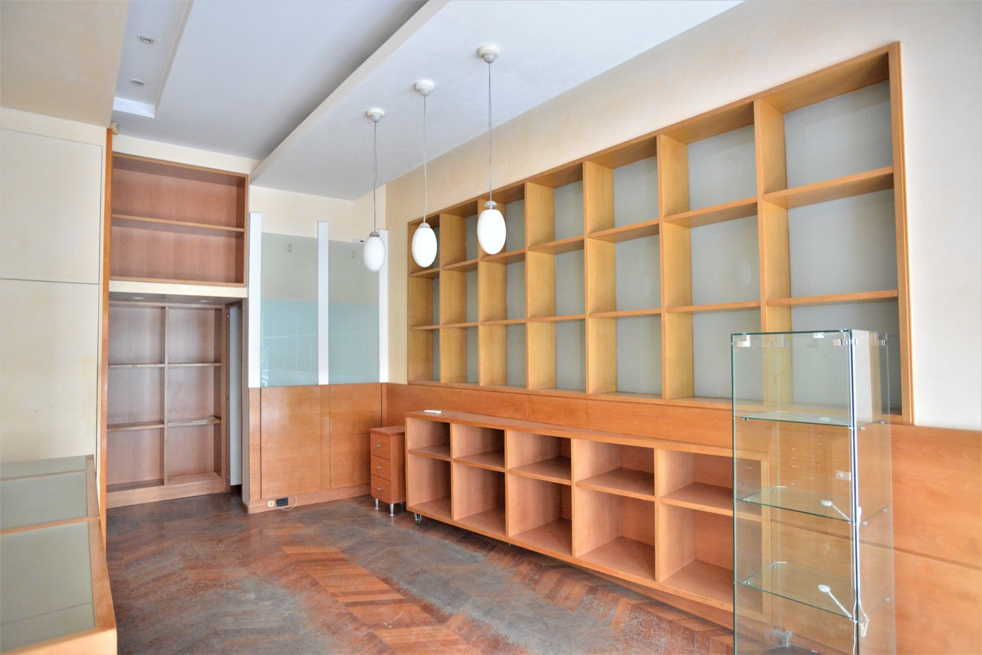 Negozio in affitto a Bari