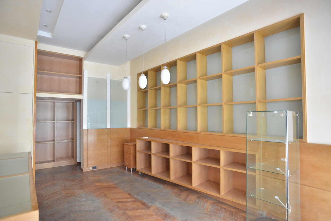 Negozio in affitto a Bari