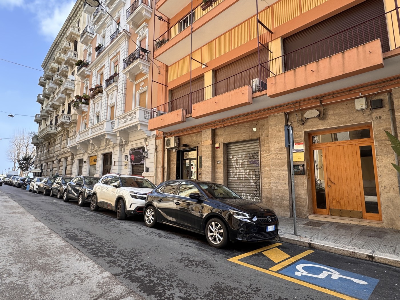 Negozio da ristrutturare a Bari