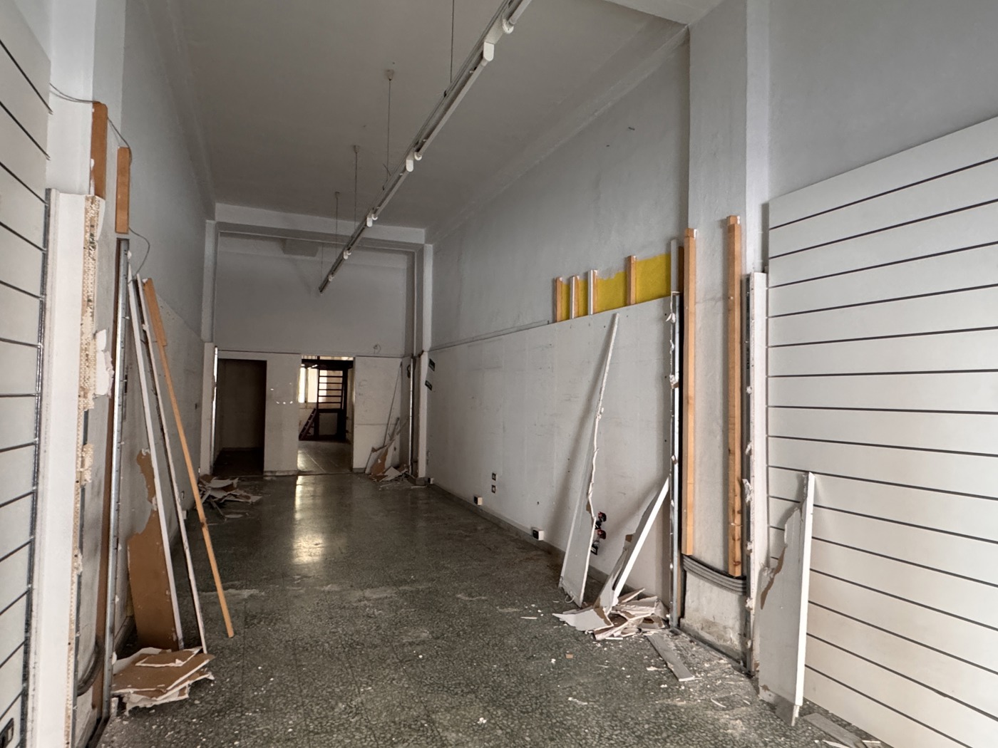 Negozio da ristrutturare a Bari