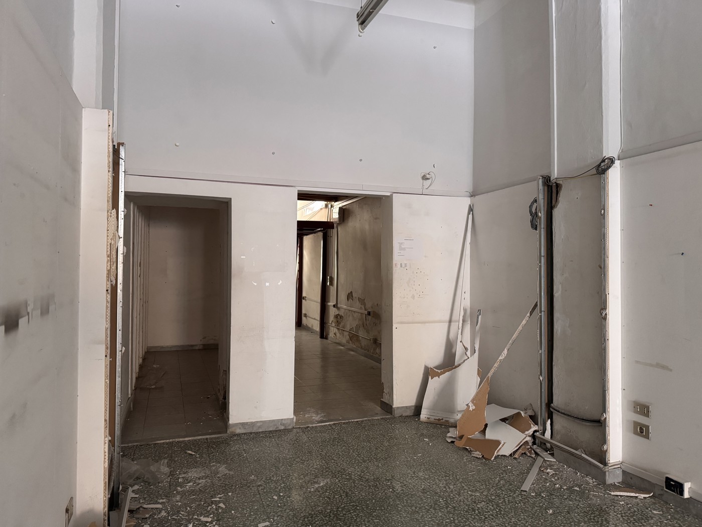 Negozio da ristrutturare a Bari