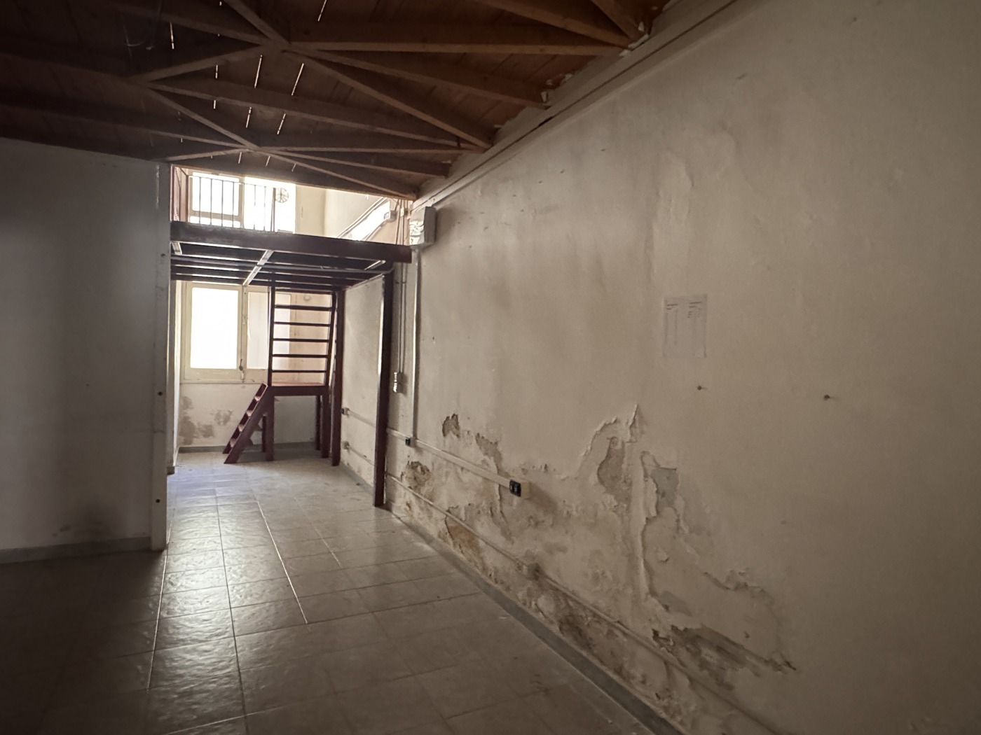 Negozio da ristrutturare a Bari