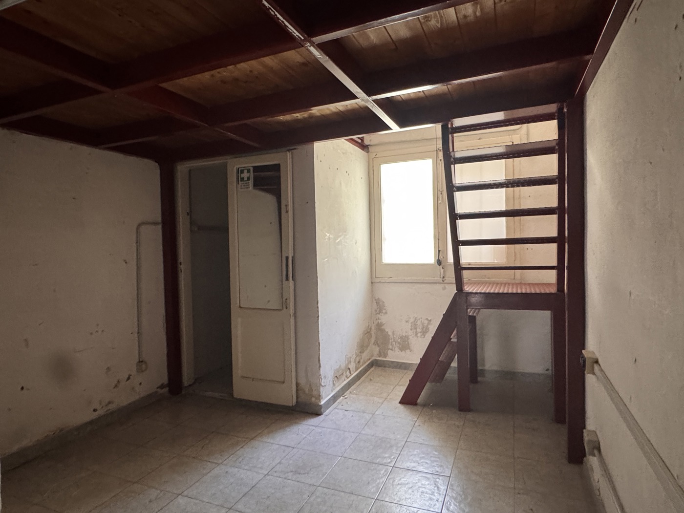 Negozio da ristrutturare a Bari