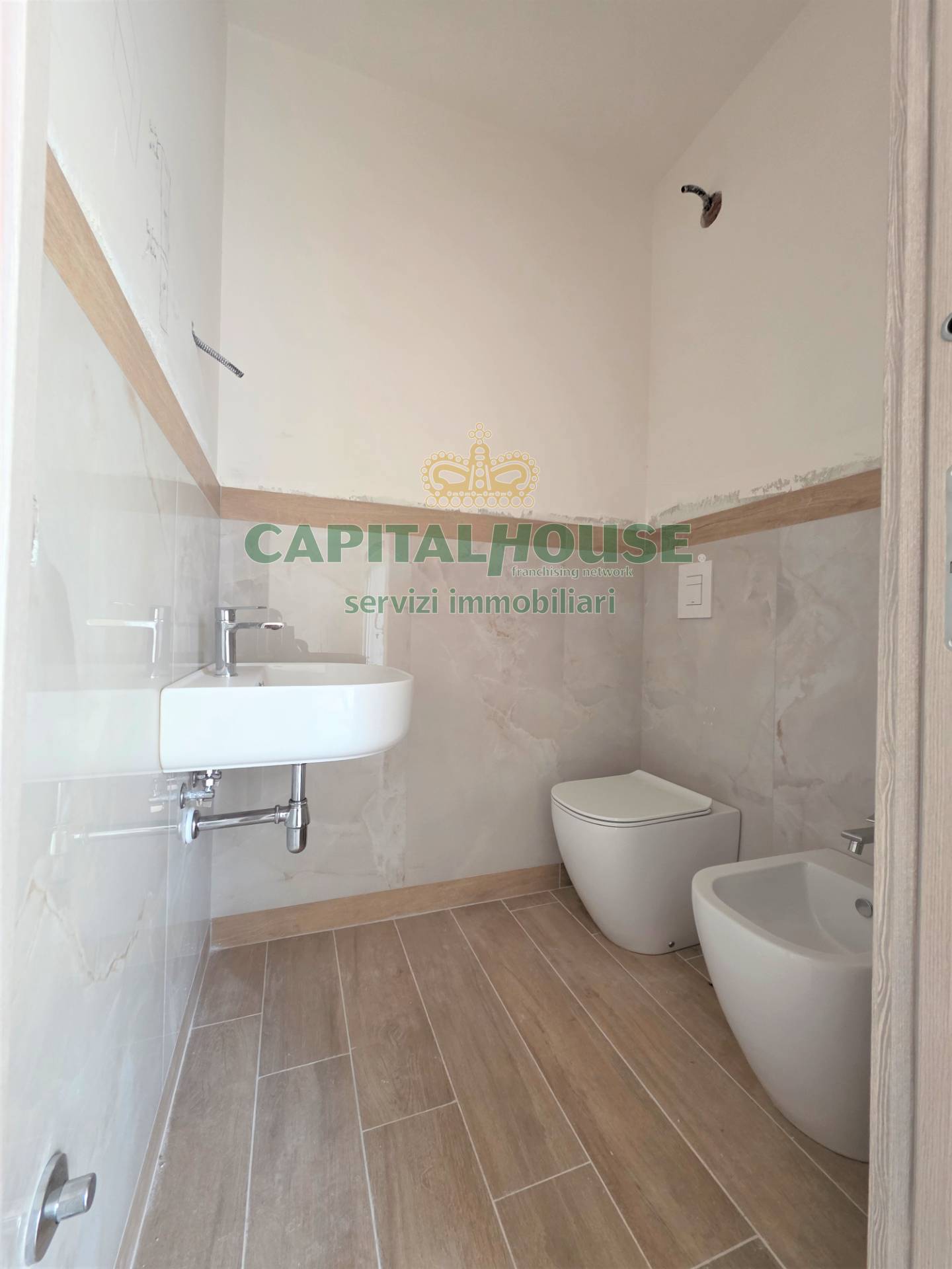 Ufficio in vendita a Caserta, Centro