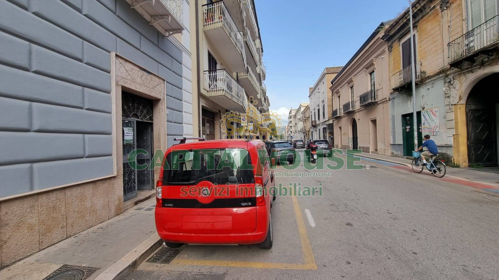 Commerciale in vendita a Caserta, Centro