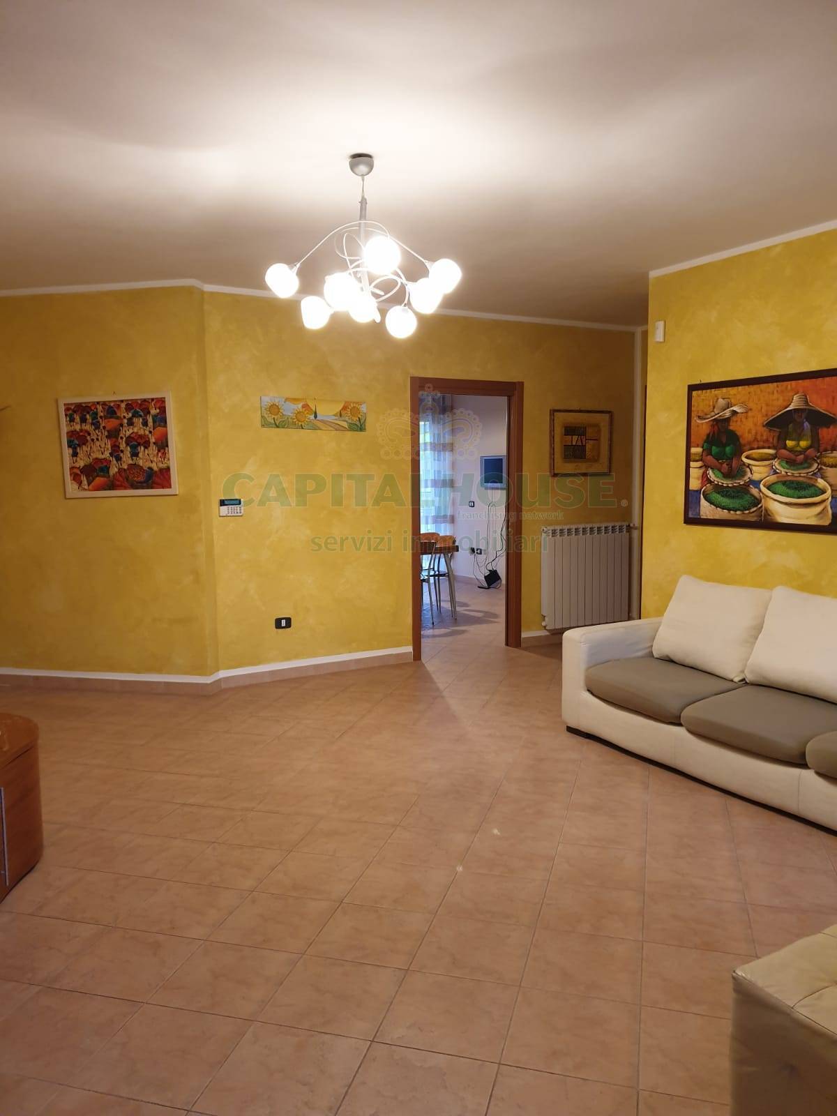 Appartamento in affitto a Caserta, Tredici