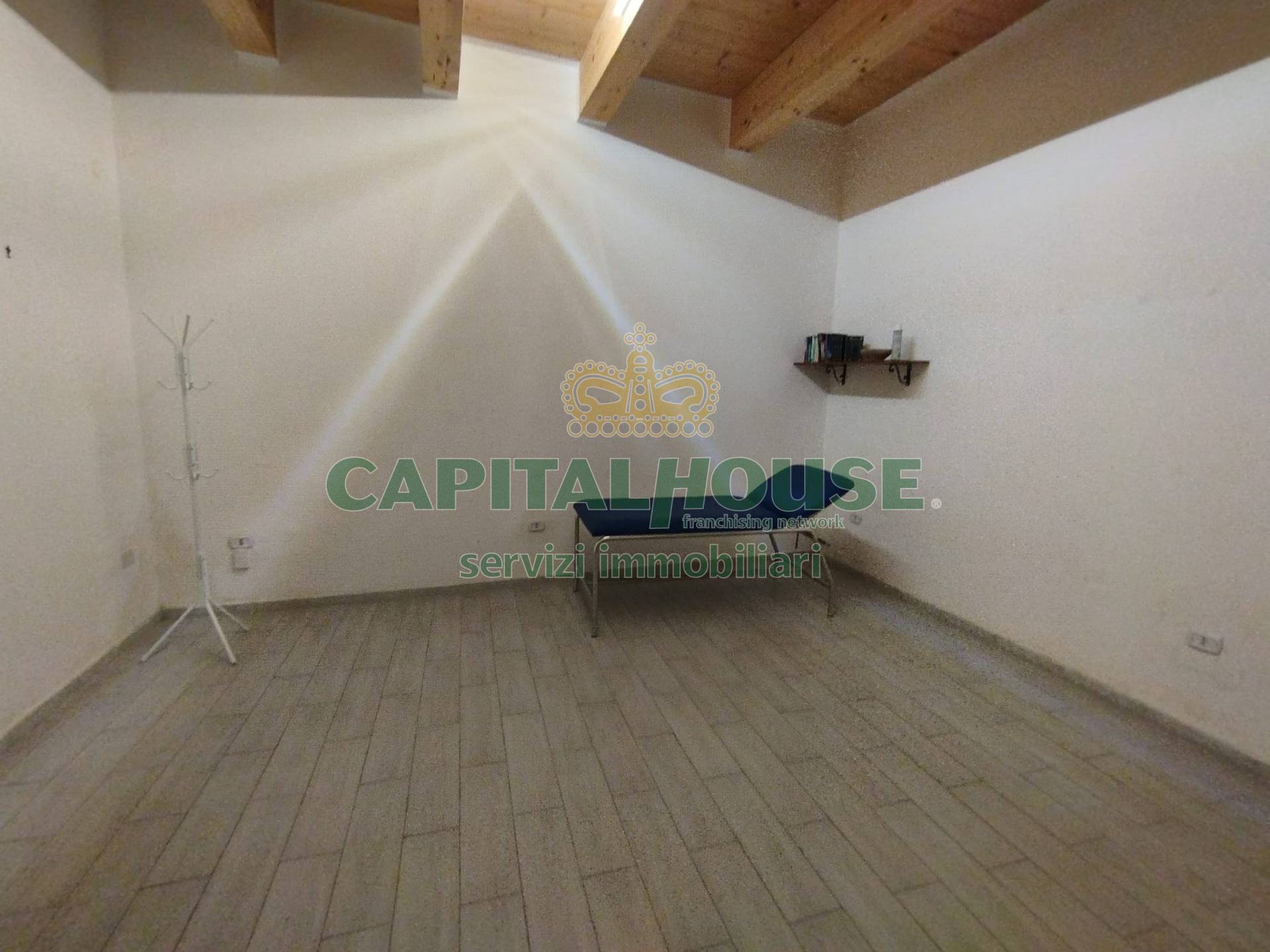 Ufficio in affitto a Caserta, Centro