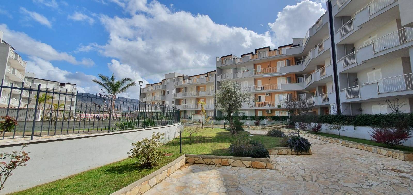 Box o garage in vendita a Caserta, Lincoln