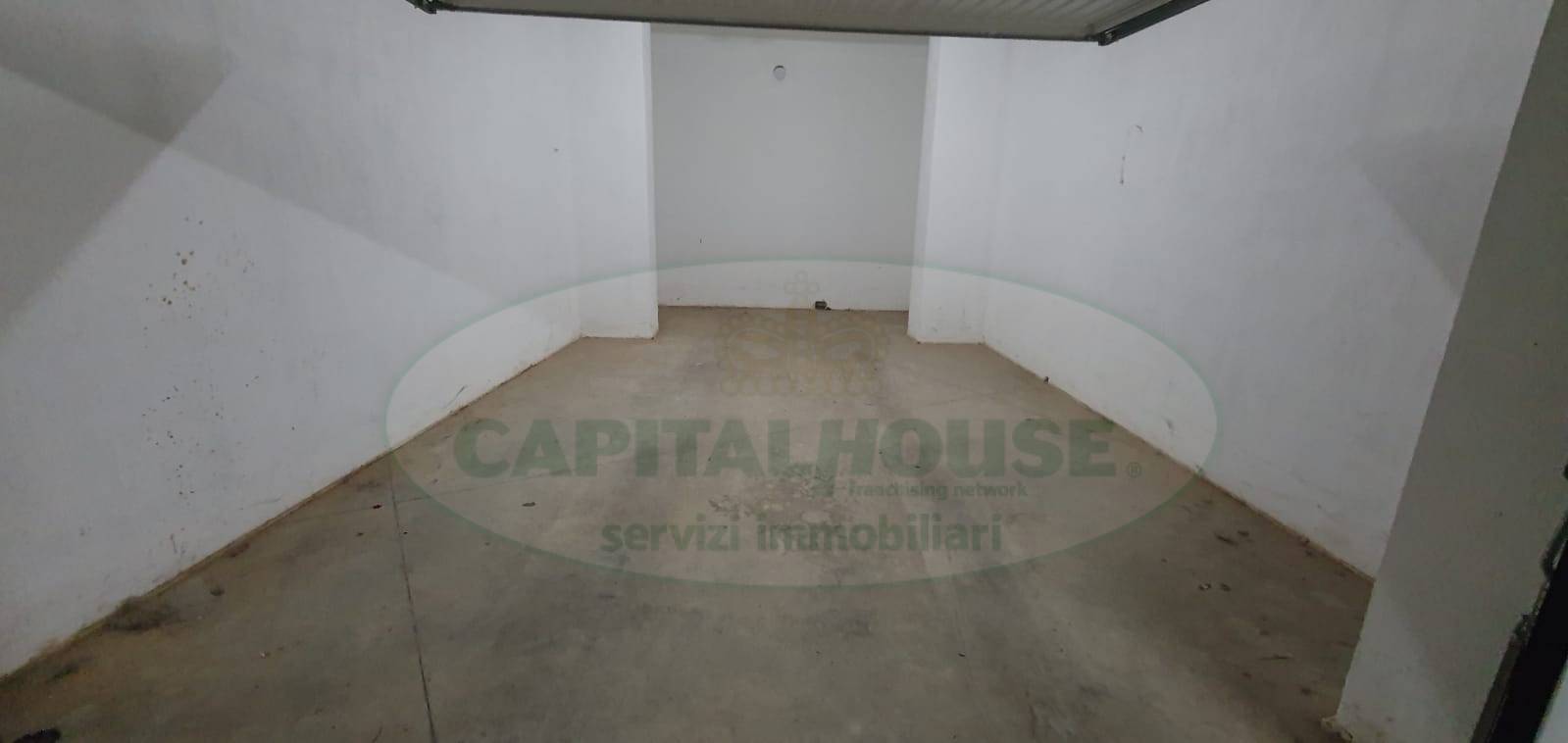 Box o garage in vendita a Caserta, Lincoln