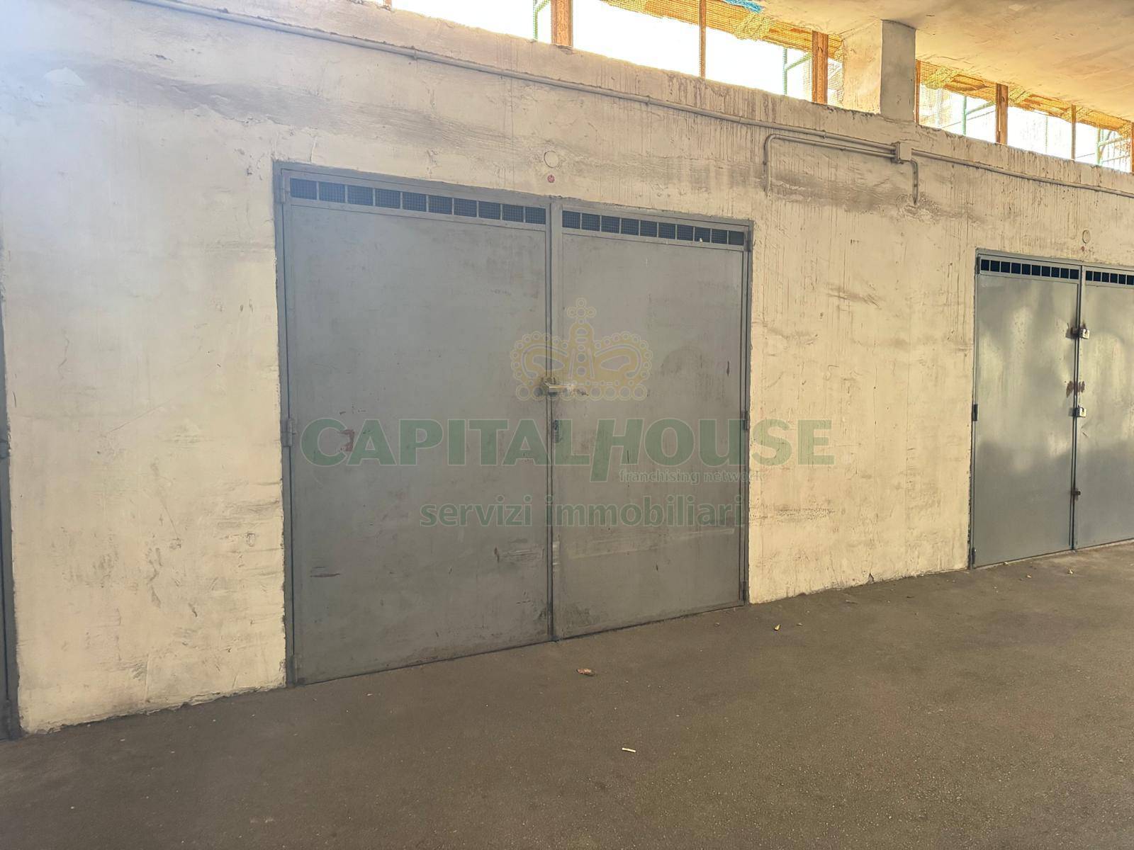 Box o garage in vendita a Caserta, Lincoln