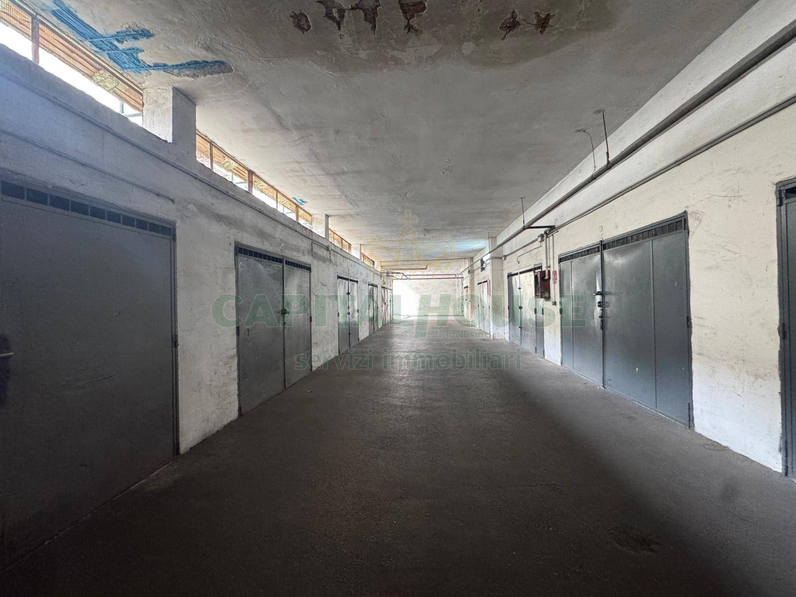 Box o garage in vendita a Caserta, Lincoln