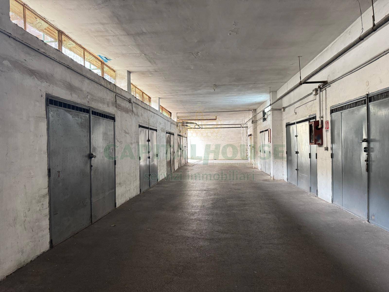 Box o garage in vendita a Caserta, Lincoln