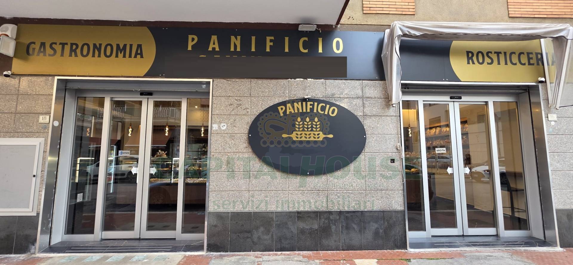 Commerciale in vendita a Caserta, Centro