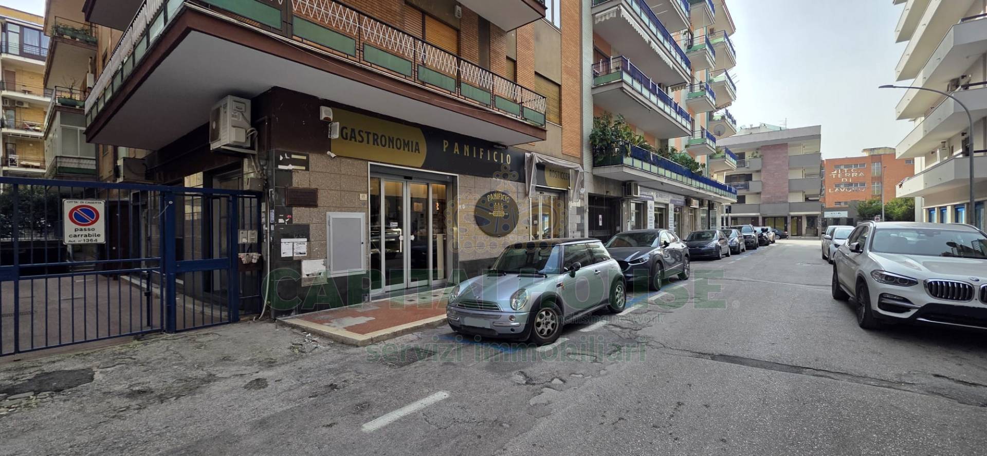 Commerciale in vendita a Caserta, Centro