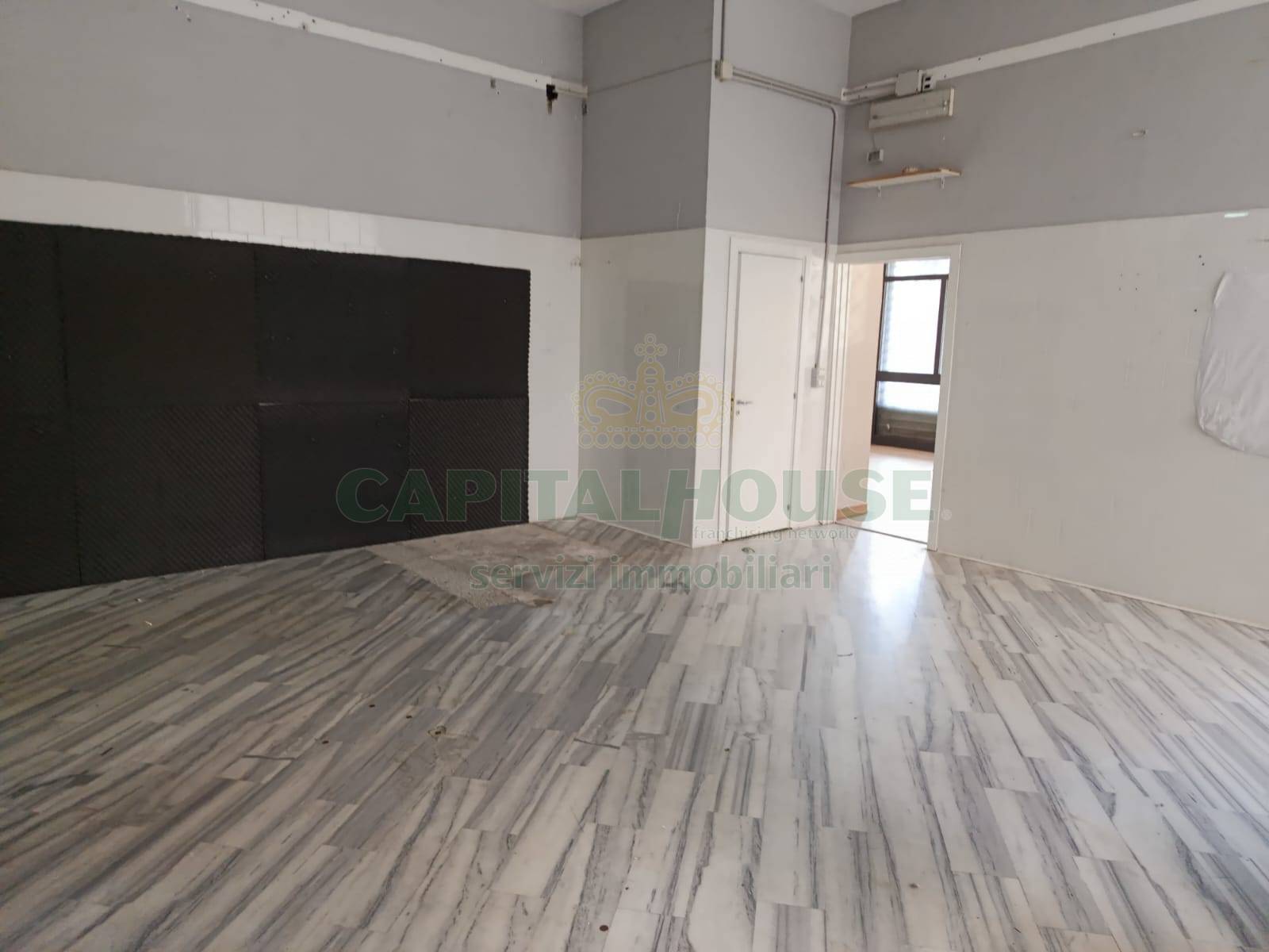 Commerciale in affitto a Caserta, Centro