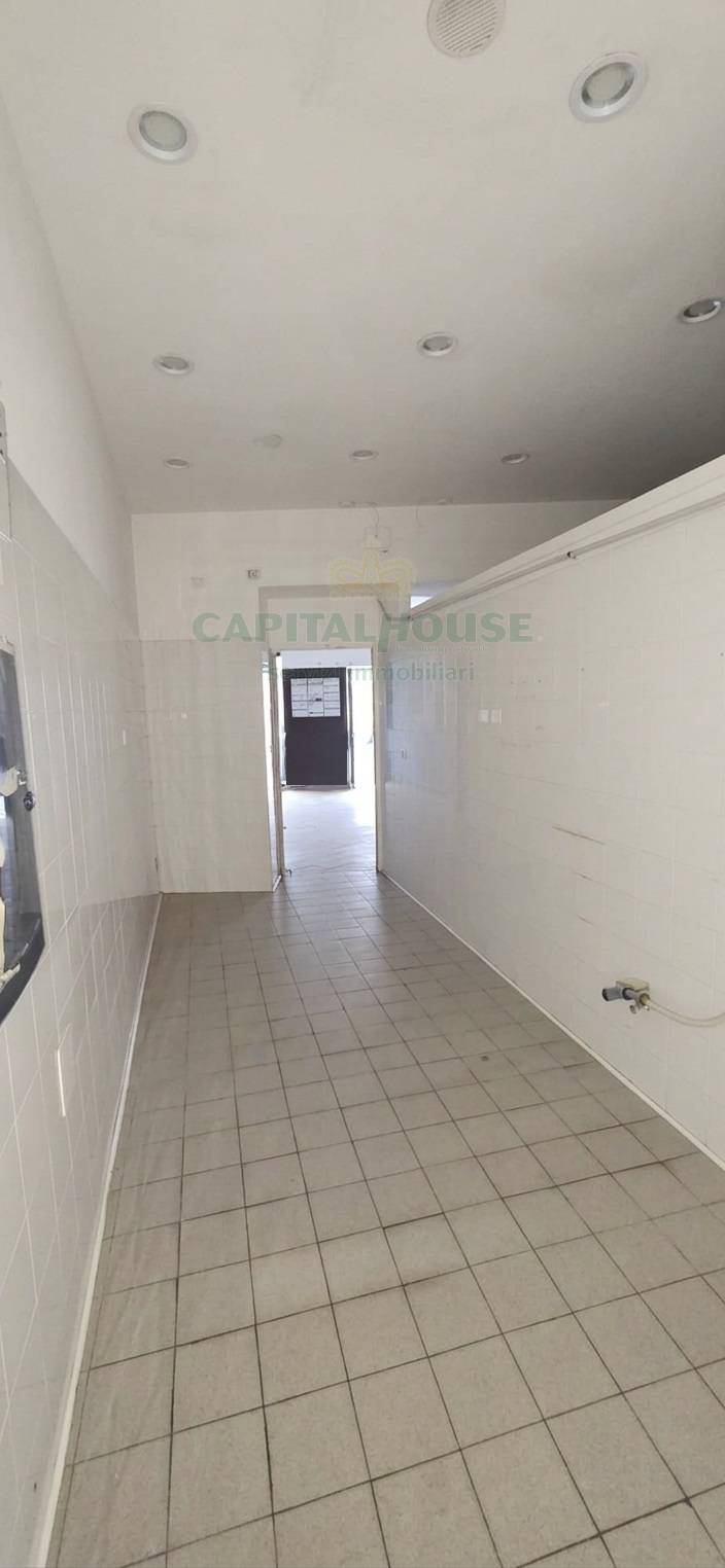 Commerciale in vendita a Caserta, Centro