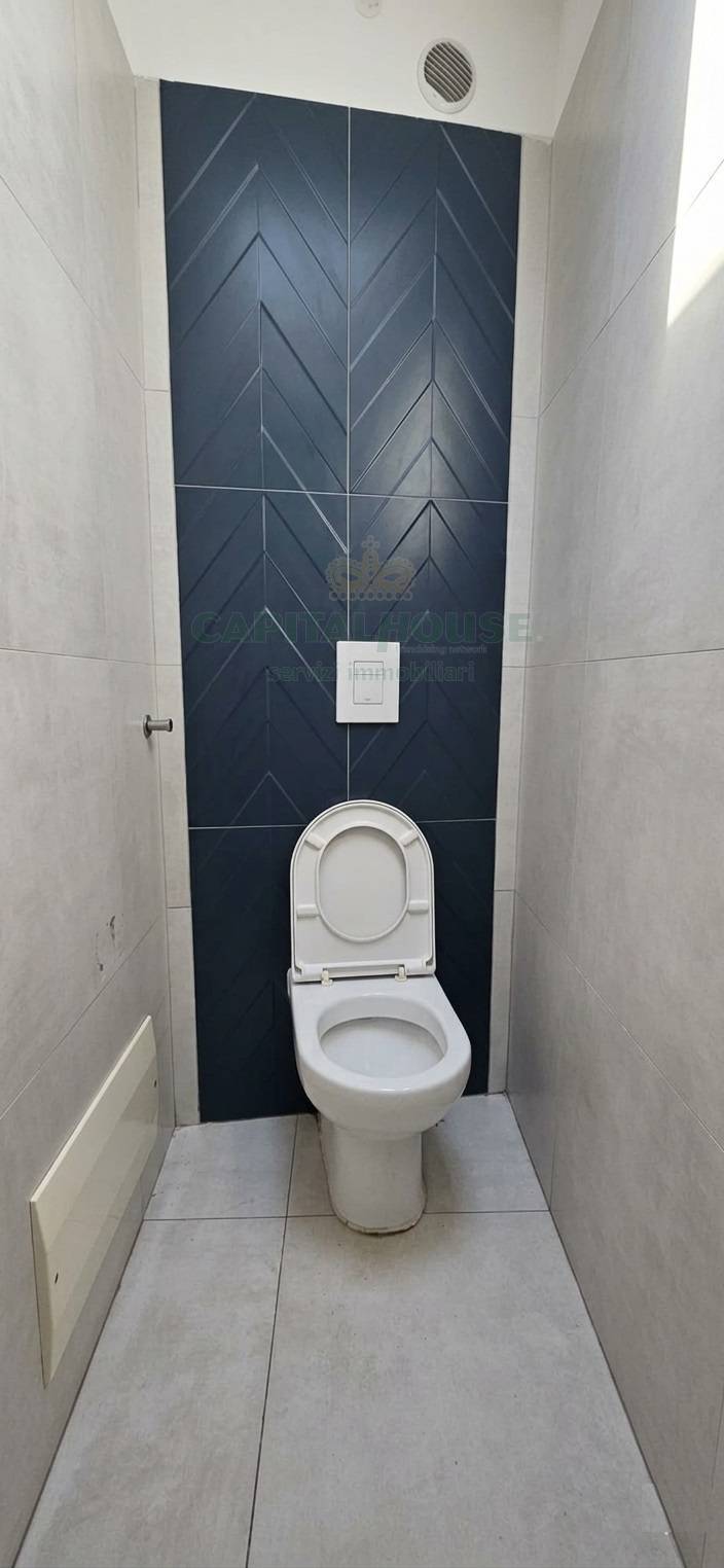 Commerciale in vendita a Caserta, Centro