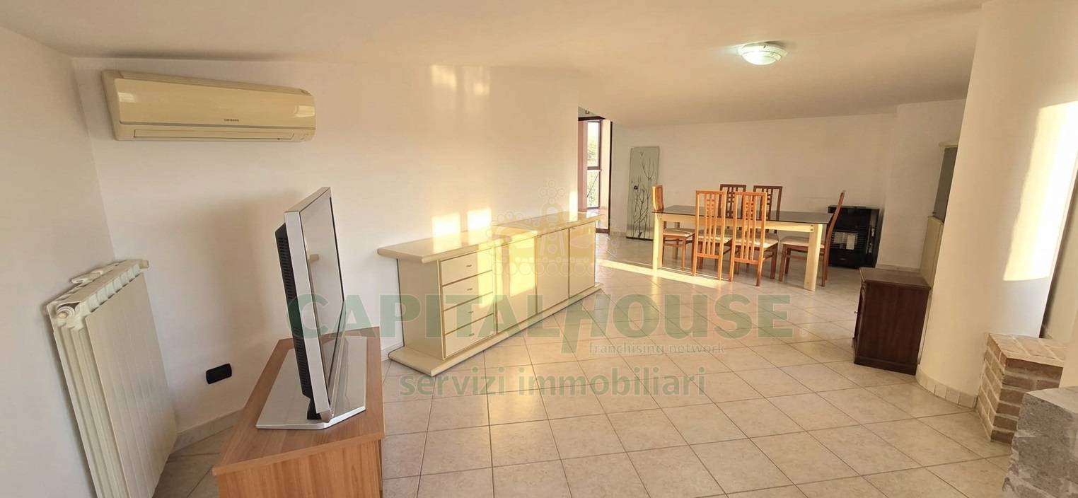 Sottotetto in vendita a Caserta, Tredici