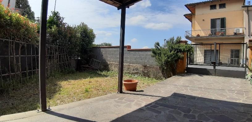 Casa indipendente con giardino a Pistoia