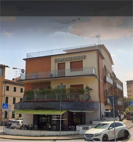 Appartamento con terrazzo a Pistoia