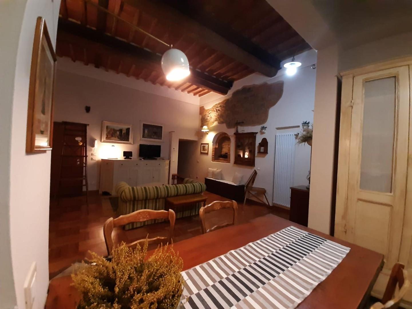 Trilocale arredato in affitto a Pistoia