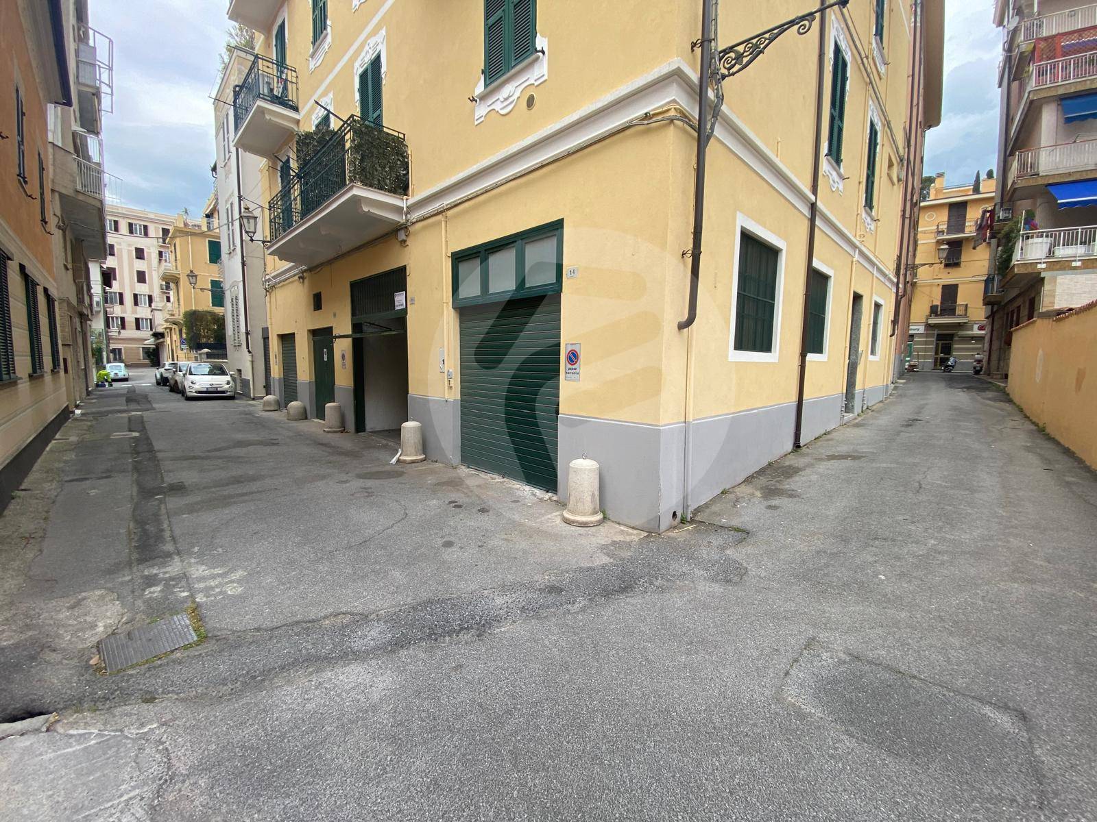 Box o garage in vendita a Alassio