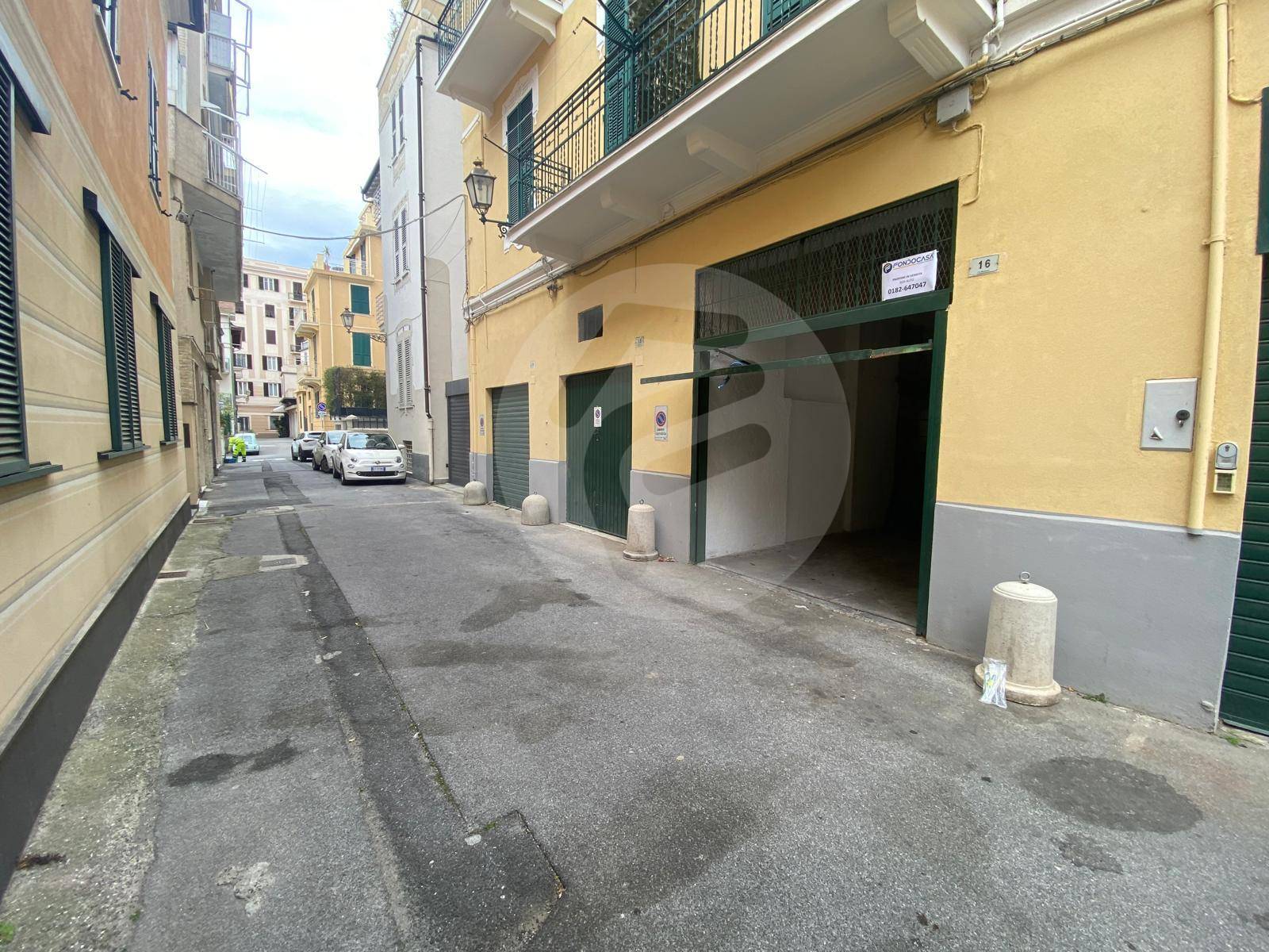 Box o garage in vendita a Alassio