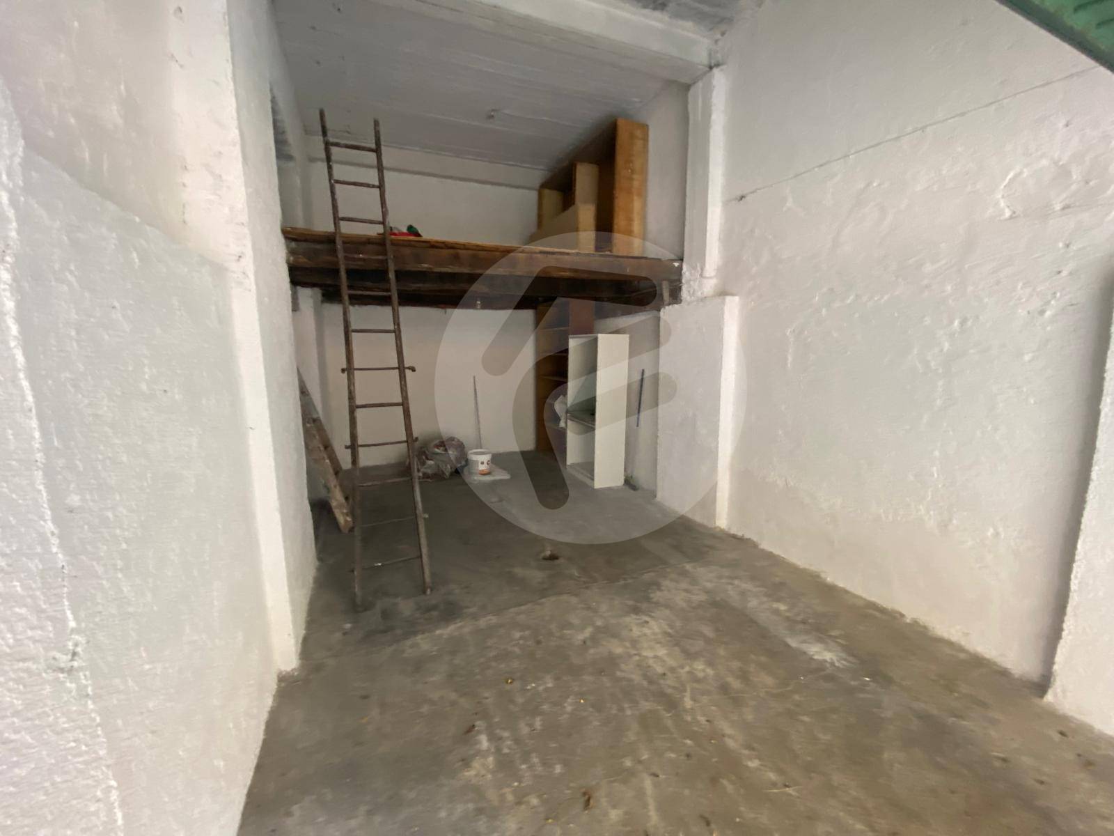 Box o garage in vendita a Alassio