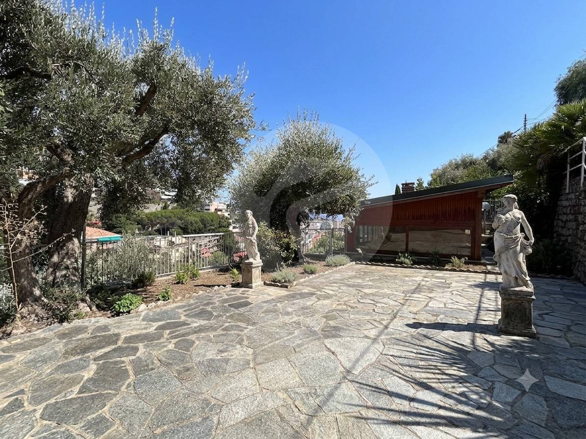 Villa bifamiliare in vendita a Alassio