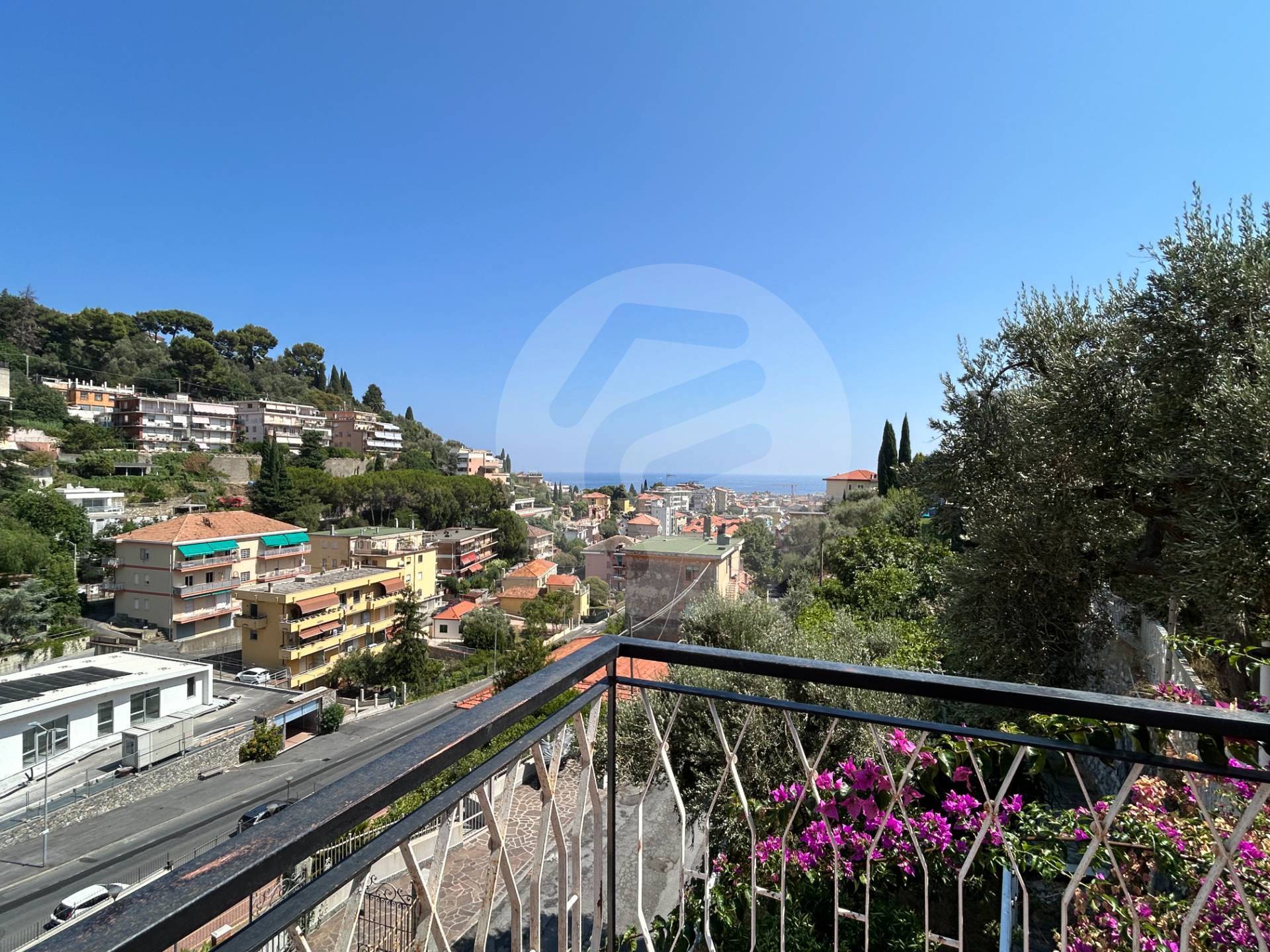 Villa bifamiliare in vendita a Alassio