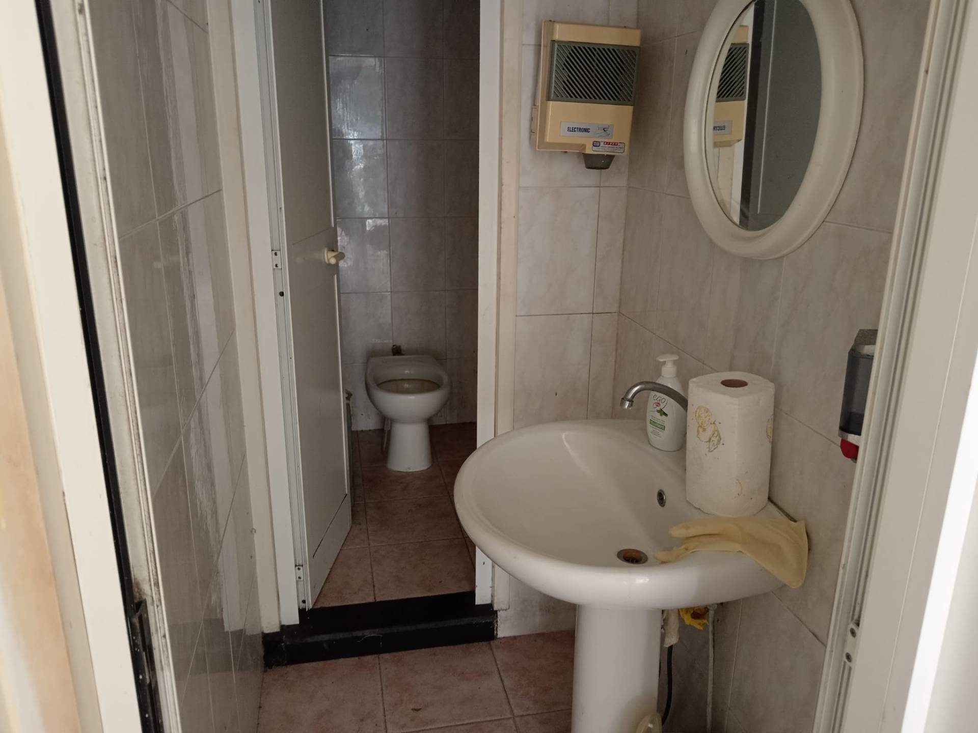 Locale commerciale in affitto a Roma, Ostia