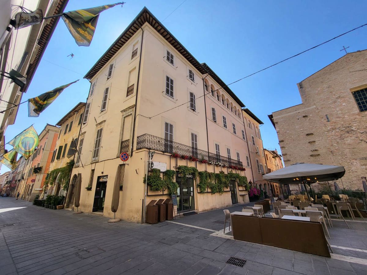 Stabile/Palazzo in vendita a Foligno