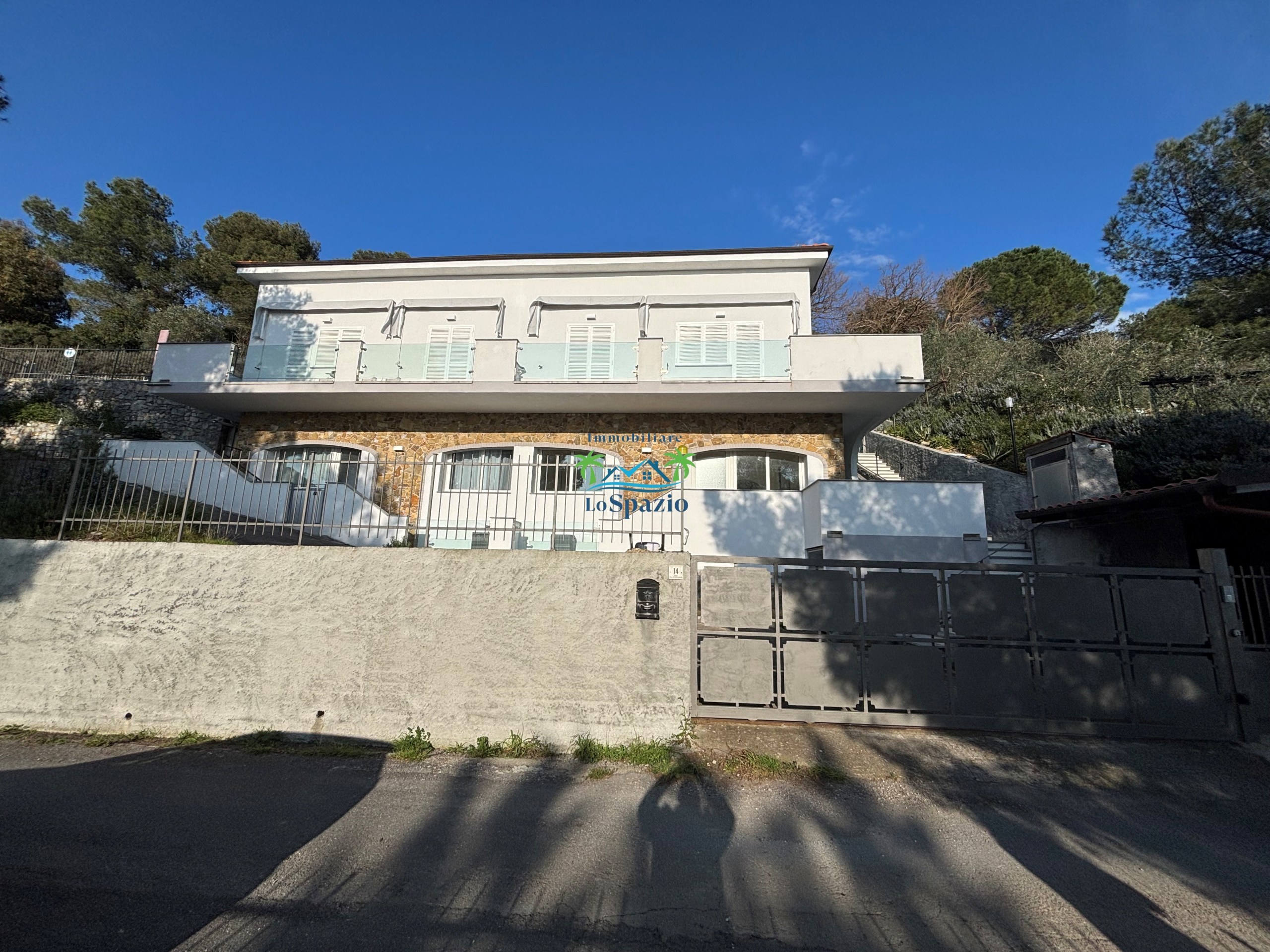 Trilocale con giardino in strada colla micheri 14, Andora
