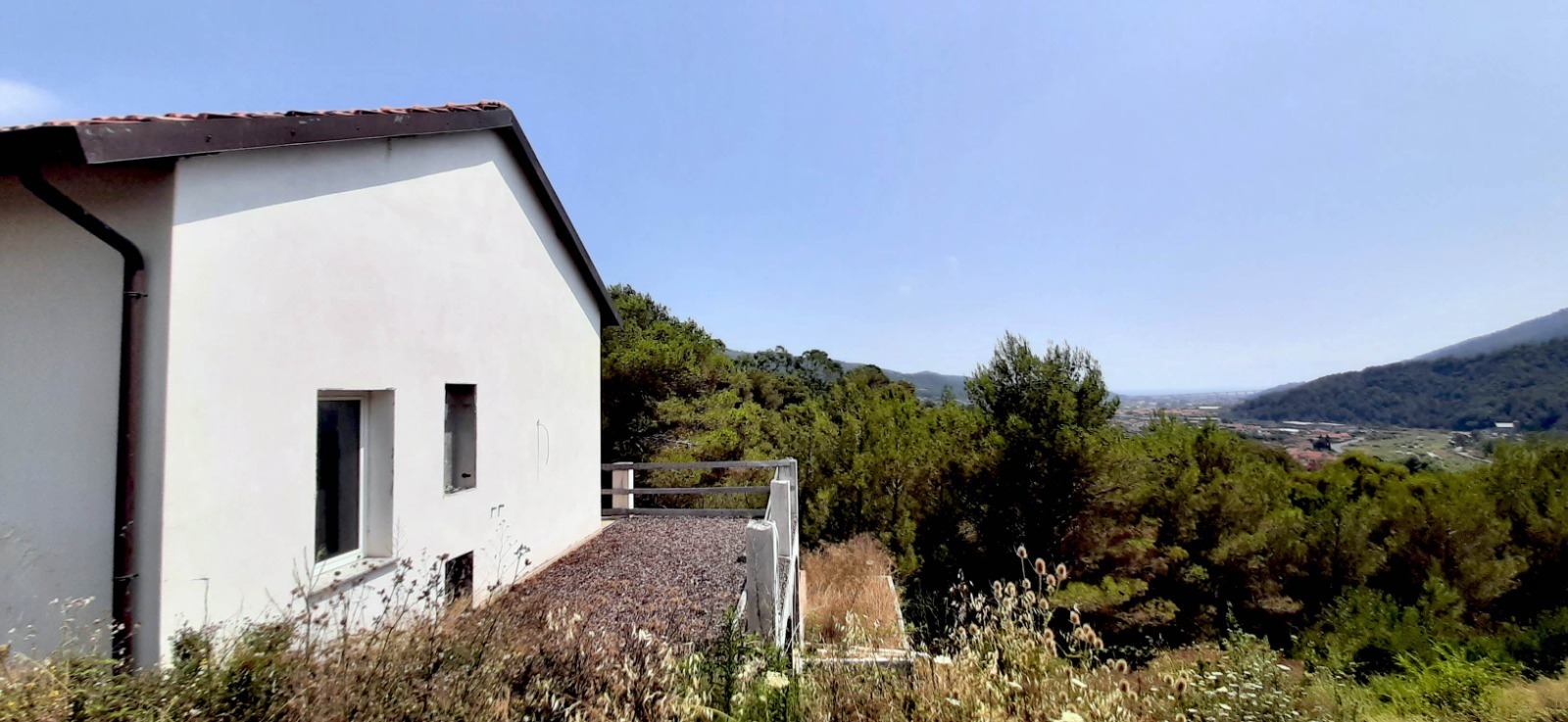 Villa con giardino in via del santo, Andora