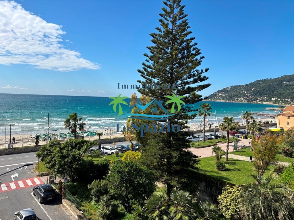 Trilocale vista mare in via aurelia 118, Andora