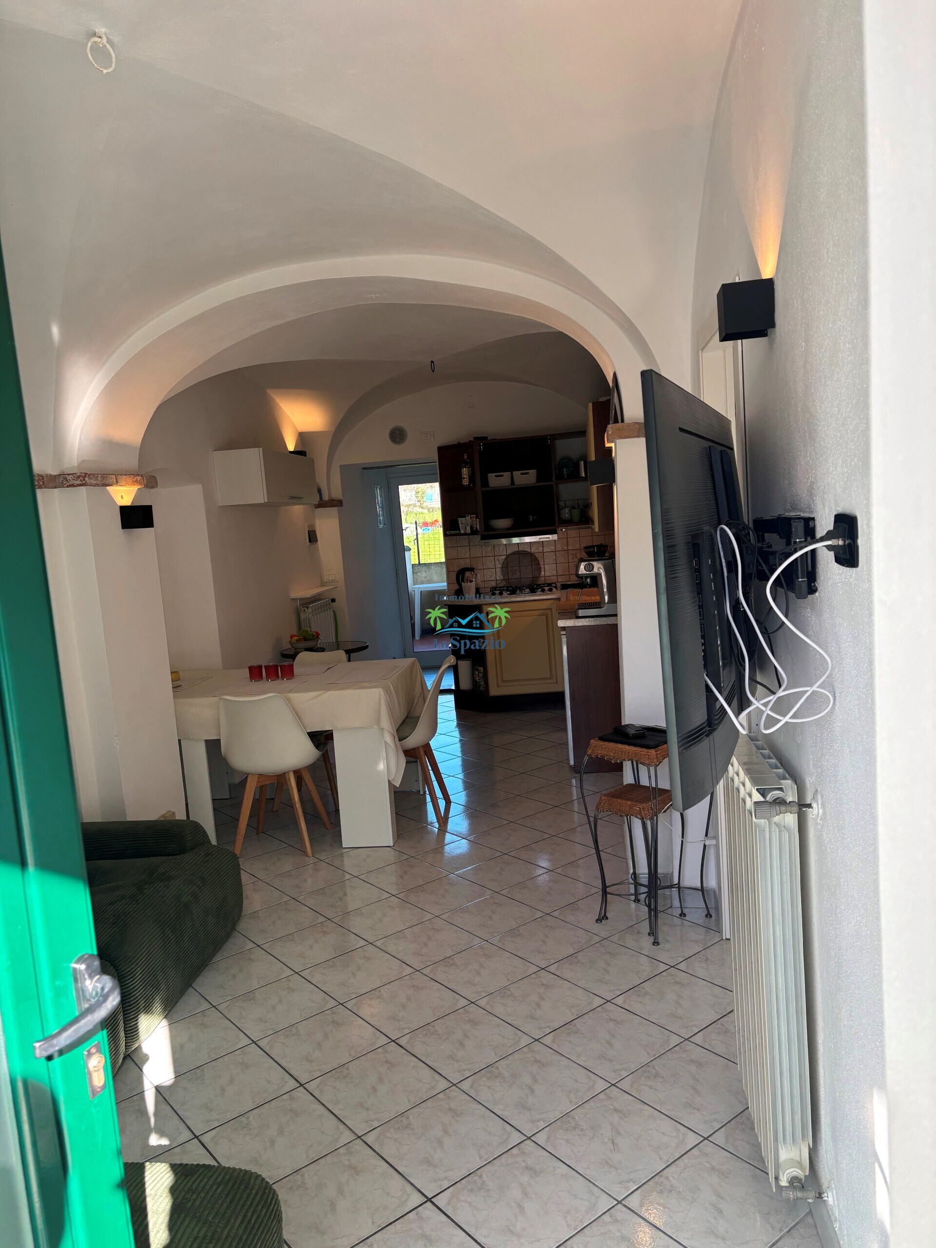 Trilocale con terrazzi in via a. divizia 16, Andora