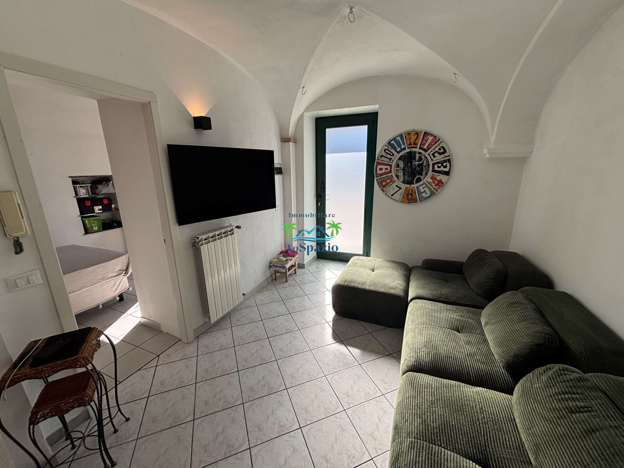 Trilocale con terrazzi in via a. divizia 16, Andora