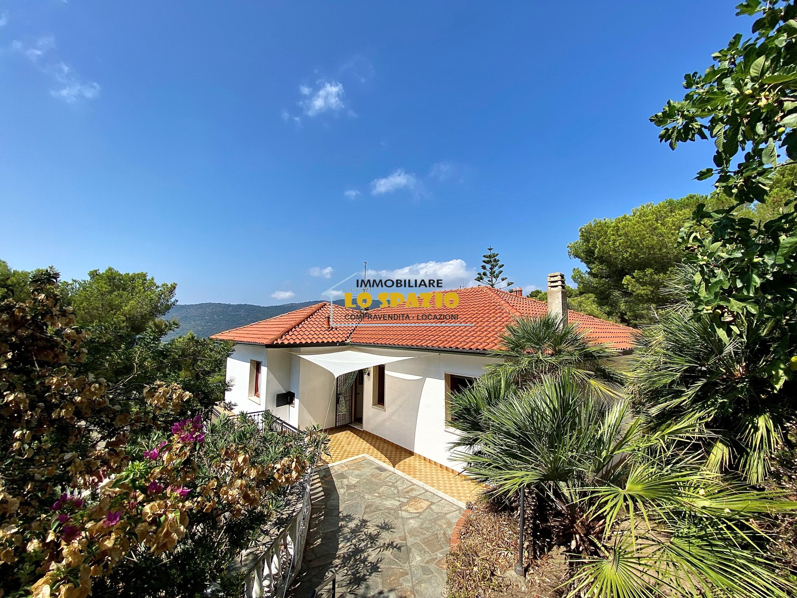 Quadrilocale con giardino in via soprana 21, Andora