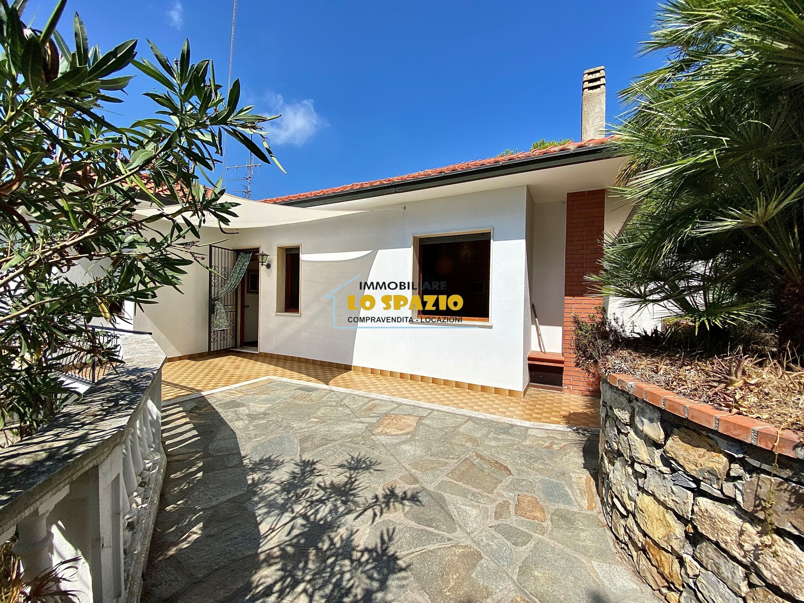 Quadrilocale con giardino in via soprana 21, Andora