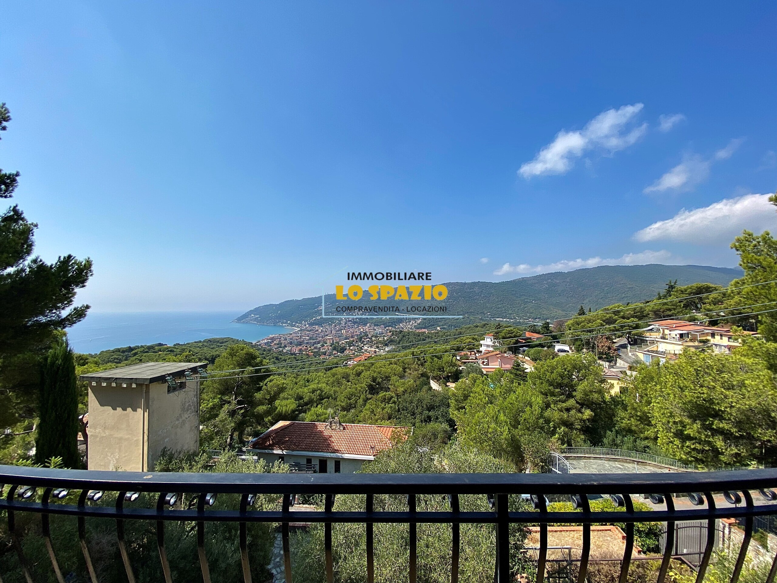 Quadrilocale con giardino in via soprana 21, Andora