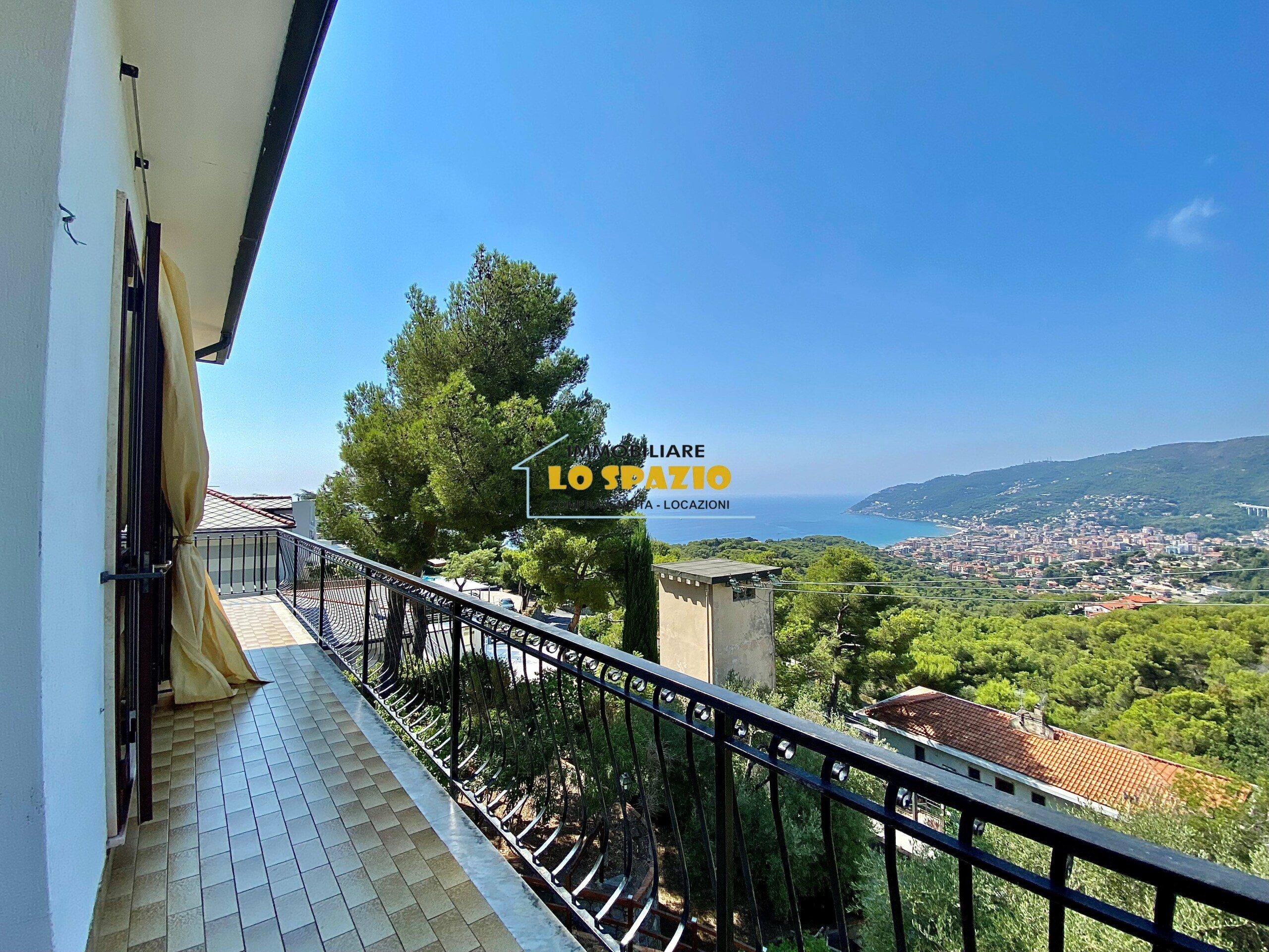 Quadrilocale con giardino in via soprana 21, Andora