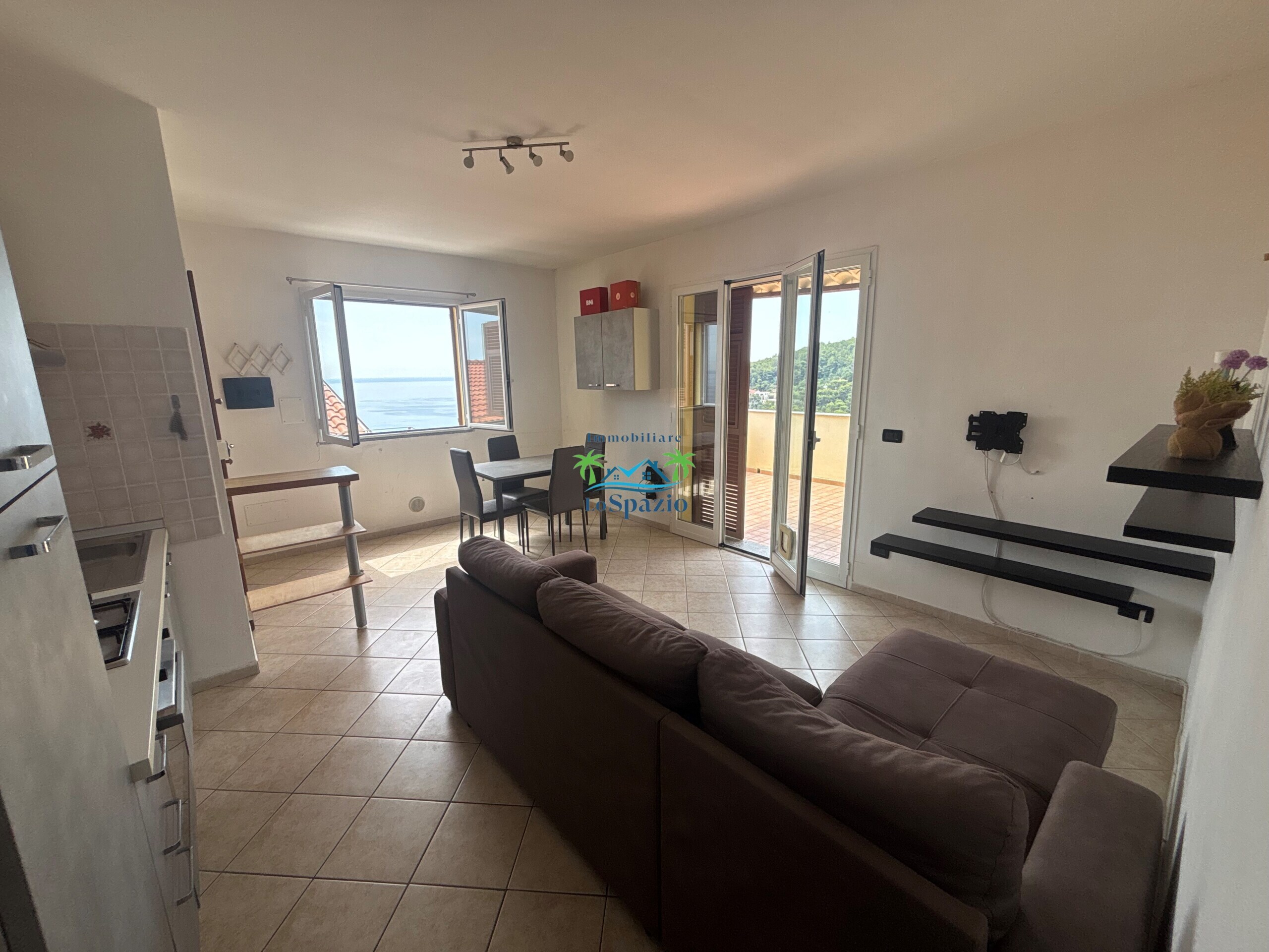 Trilocale vista mare in strada della colla 56, Andora